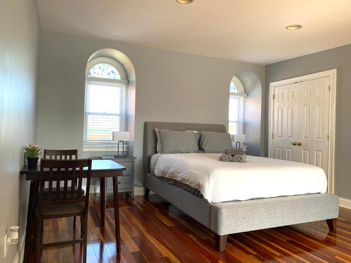 Alina & Fanny - 1224 Mt Vernon St *